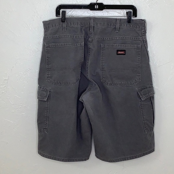 Dickes gray jean cargo shorts relaxed fit size 38 EUC - Picture 4 of 16